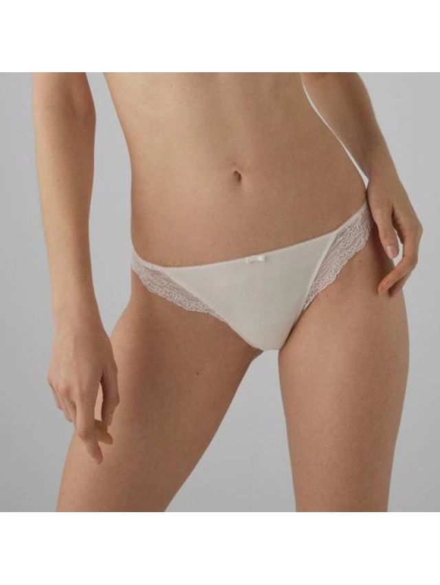 TANGA CON ENCAJE  Y.MORA